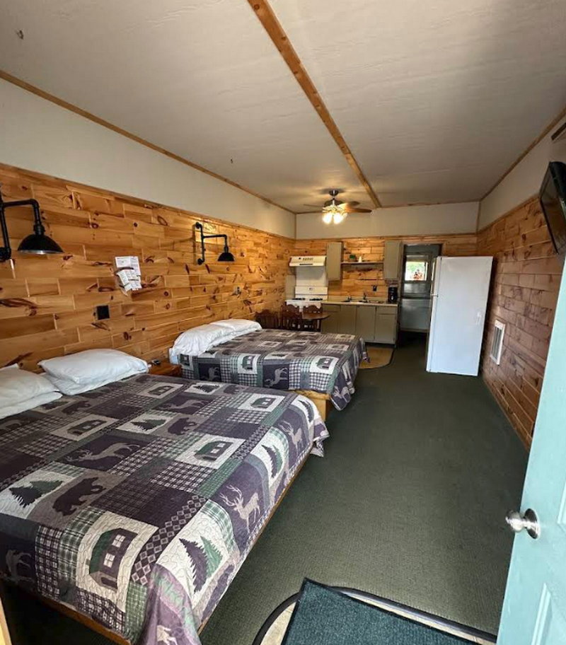 Fox River Motel - From Fox River Motel Web Listing (newer photo)